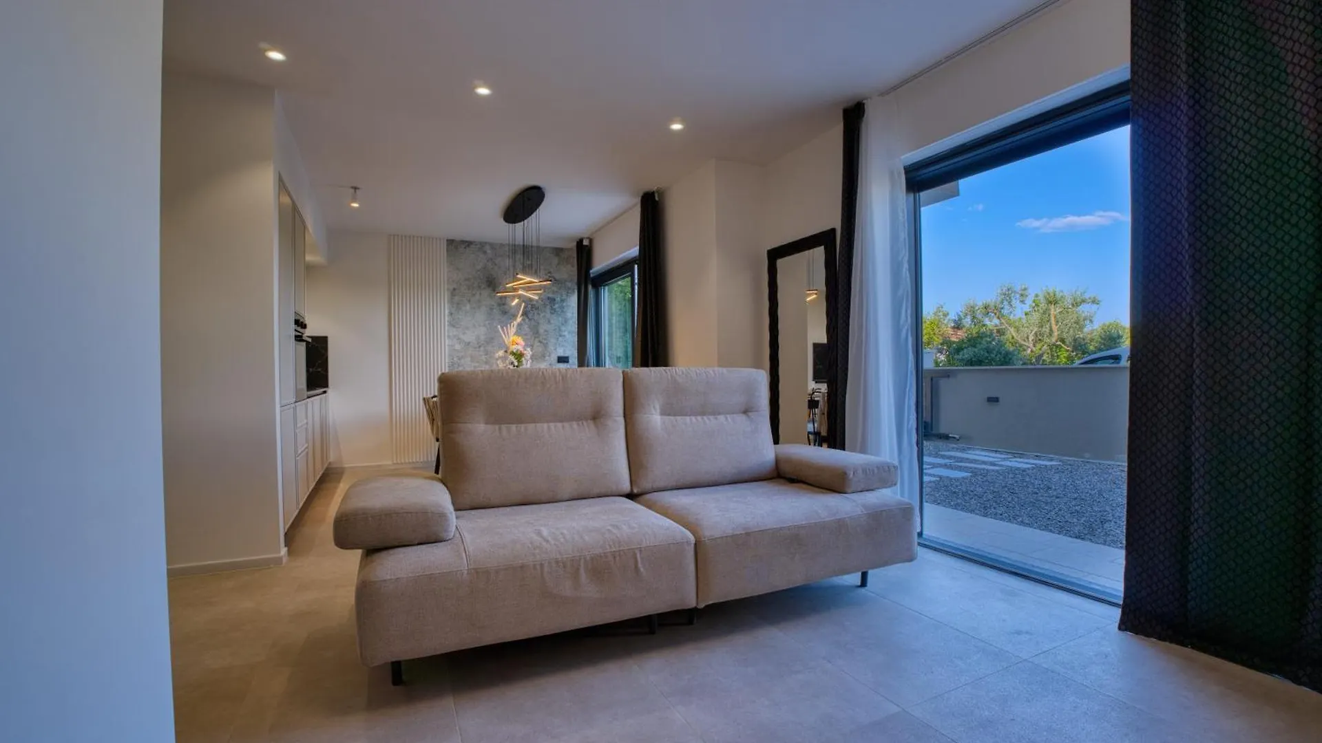 公寓 Sergo House