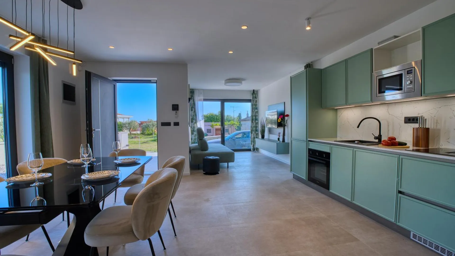 Sergo House 0*, 法扎纳